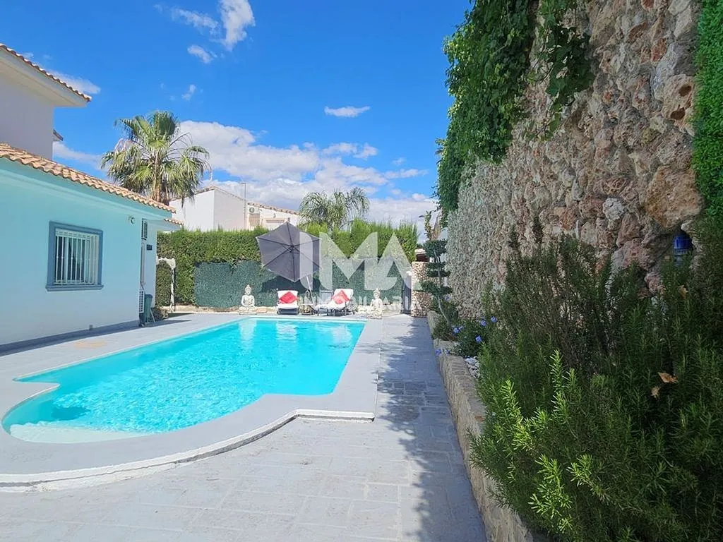 Pool - Chalet with Pool and Terrace in Montepilar