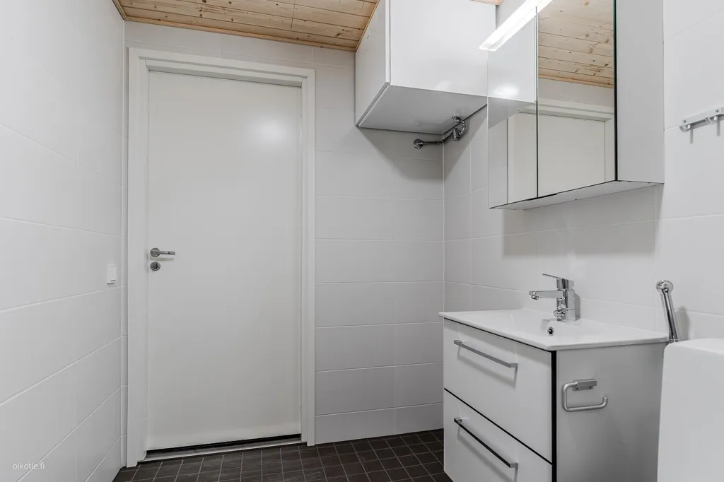 Salles de bain - Modern Apartment with Balcony in Iso-Heikkilä, Turku