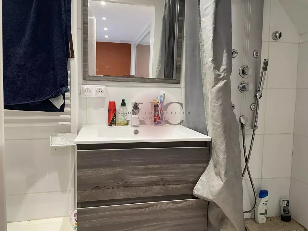 Salles de bain - Studio Rénové avec Accès Centre à Fayence