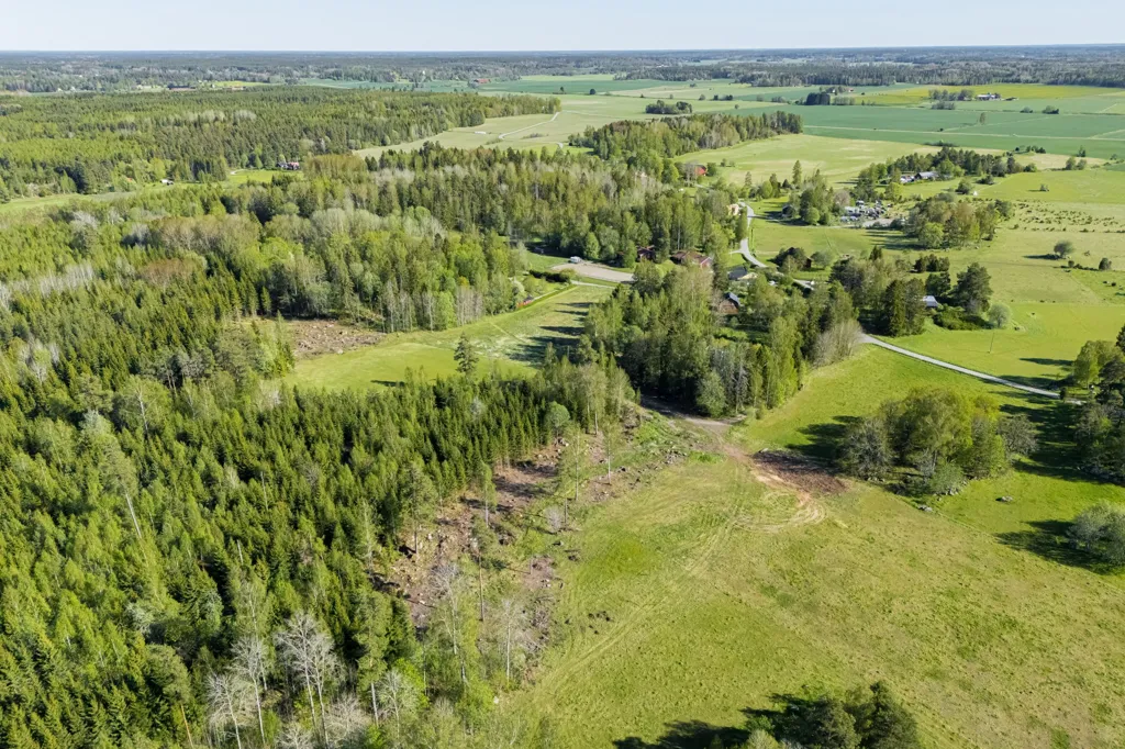 Õhuvaade - Spacious Plot with Sea View in Tensta-Tuna
