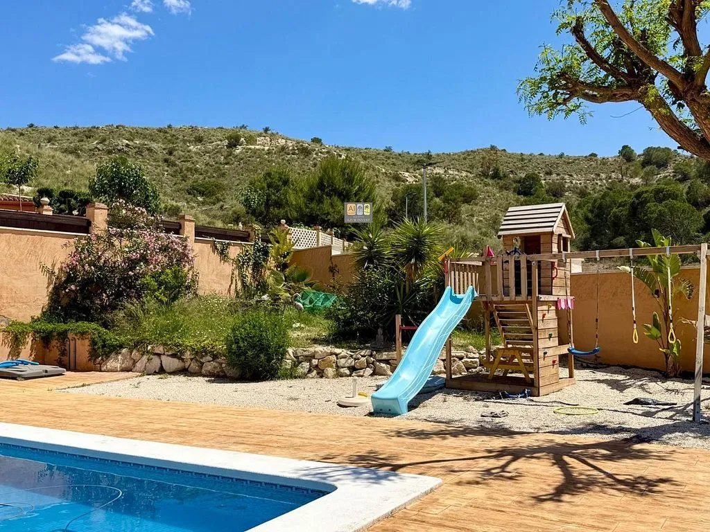 Bassein - Chalet with Private Pool in Bonalba Urbanisation