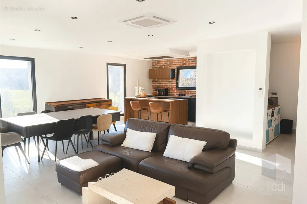 Soggiorno - Recent House with Garden in Ancône