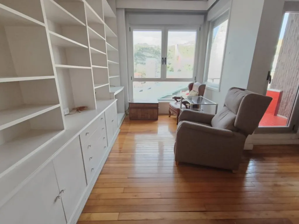 Office - Reformable Flat with Guggenheim Views in Abando