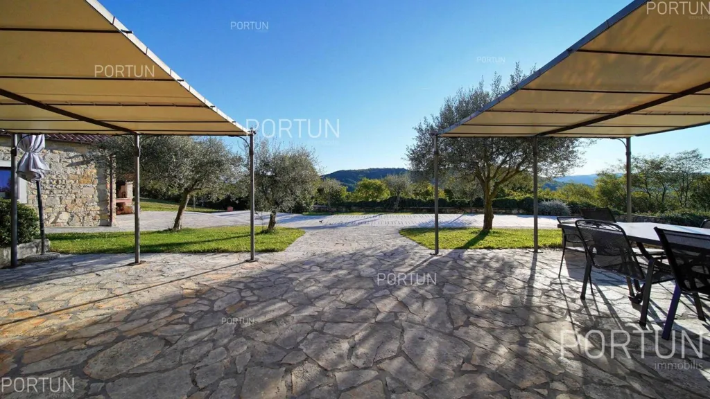 Terrasse - Renovated Estate with Panoramic Views in Lupoglav