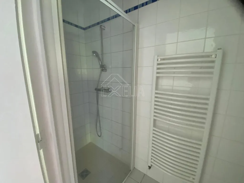 Salles de bain - Maison de Village avec Jardin à Rosay