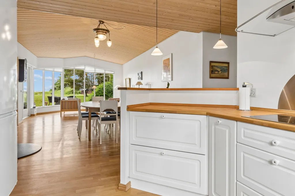 Kitchen - Cottage with Limfjorden View in Løgstør