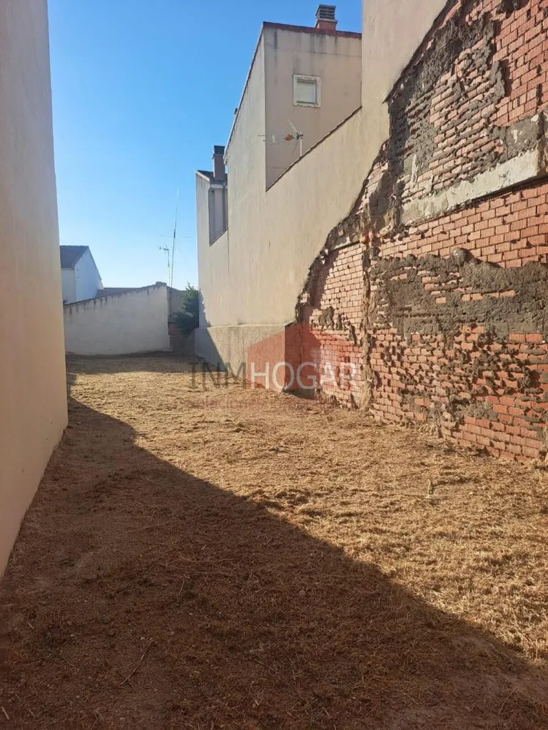 Garden - Urban Plot with Construction Potential in Sanchidrián