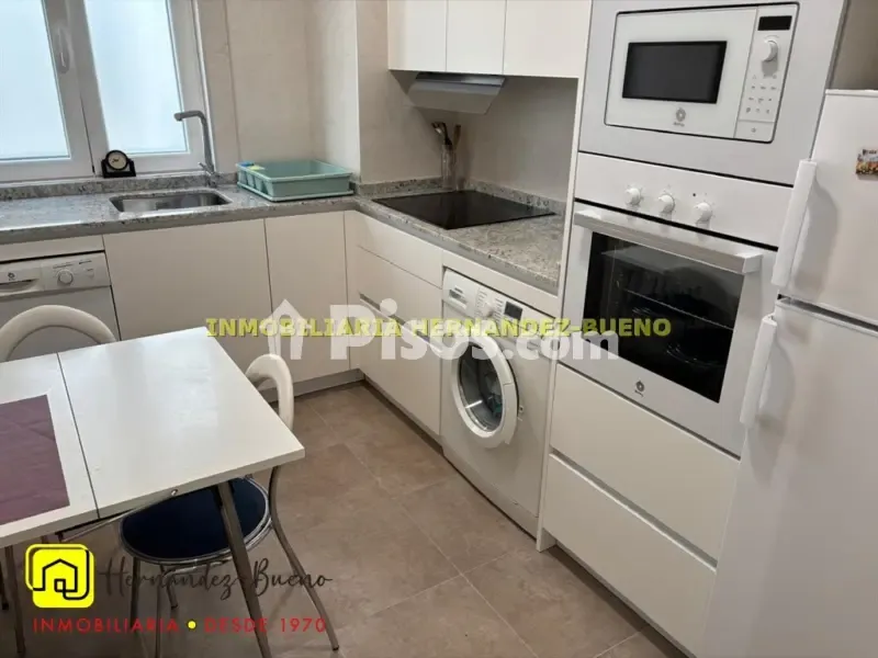 Köök - Student-Friendly Flat with Balcony in Semicentro