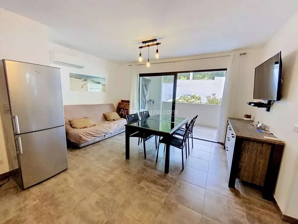 Séjour - Appartement rez-de-jardin avec terrasse à Algajola