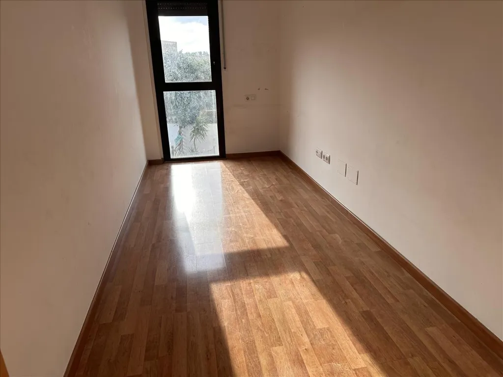 Rooms - Residential Apartment with Terrace in Vilajuïga