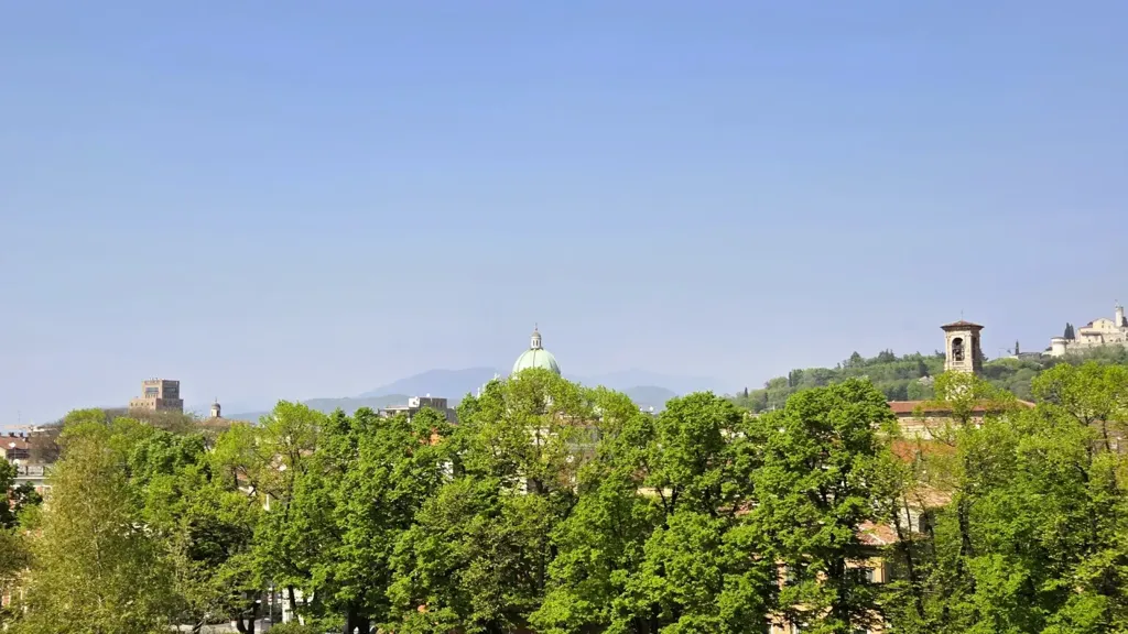 Panoramic Apartment with Castle View in Brescia