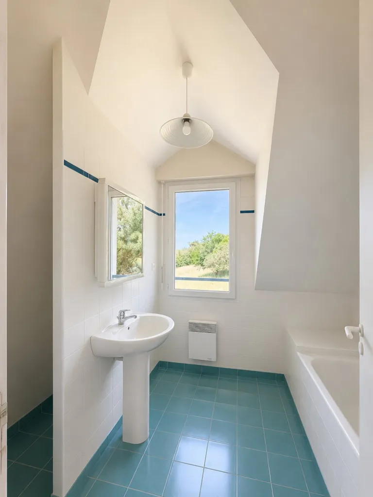 Salles de bain - Maison contemporaine avec terrasse au sud à Saint-Cast-le-Guildo