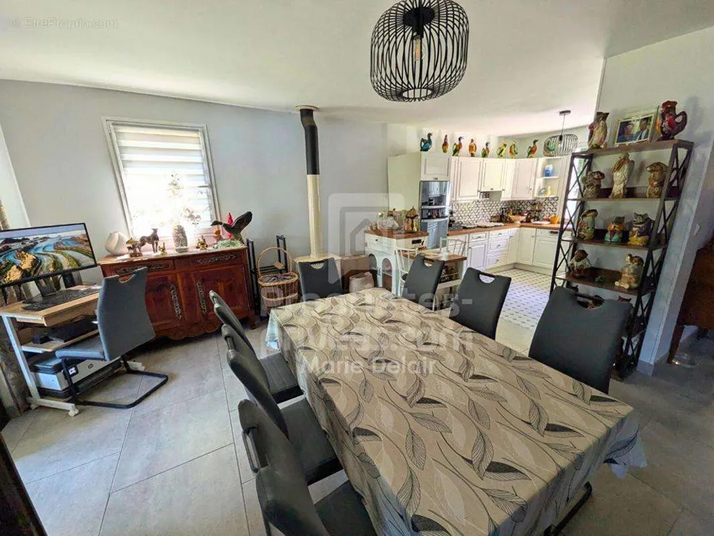 Salle à manger - Maison 4 pièces à Neuvy-Sur-Loire