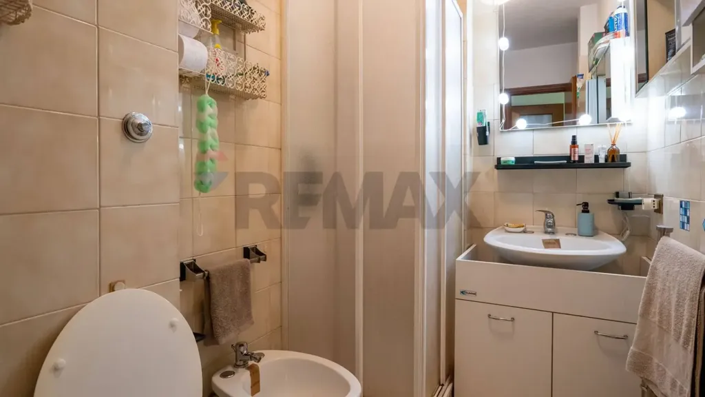 Salles de bain - Bright Apartment with Balcony in Rome