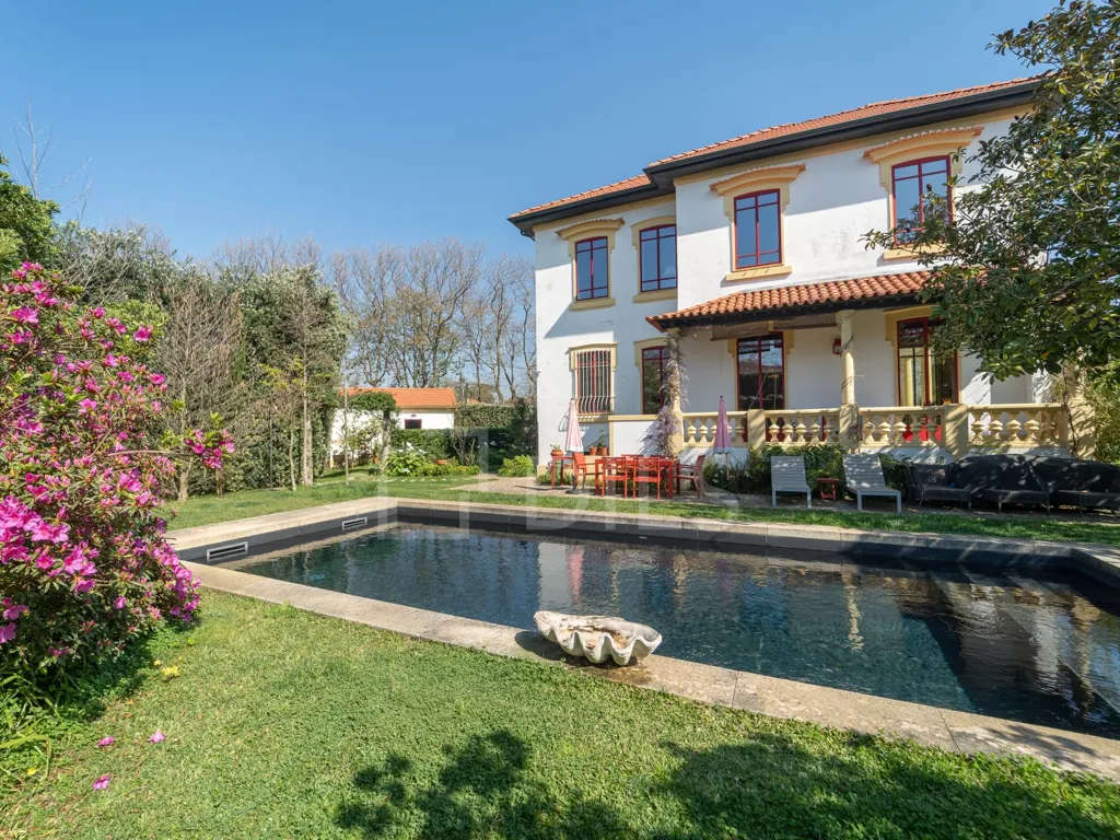 Bassein - Historic Palacete with Pool in Miramar