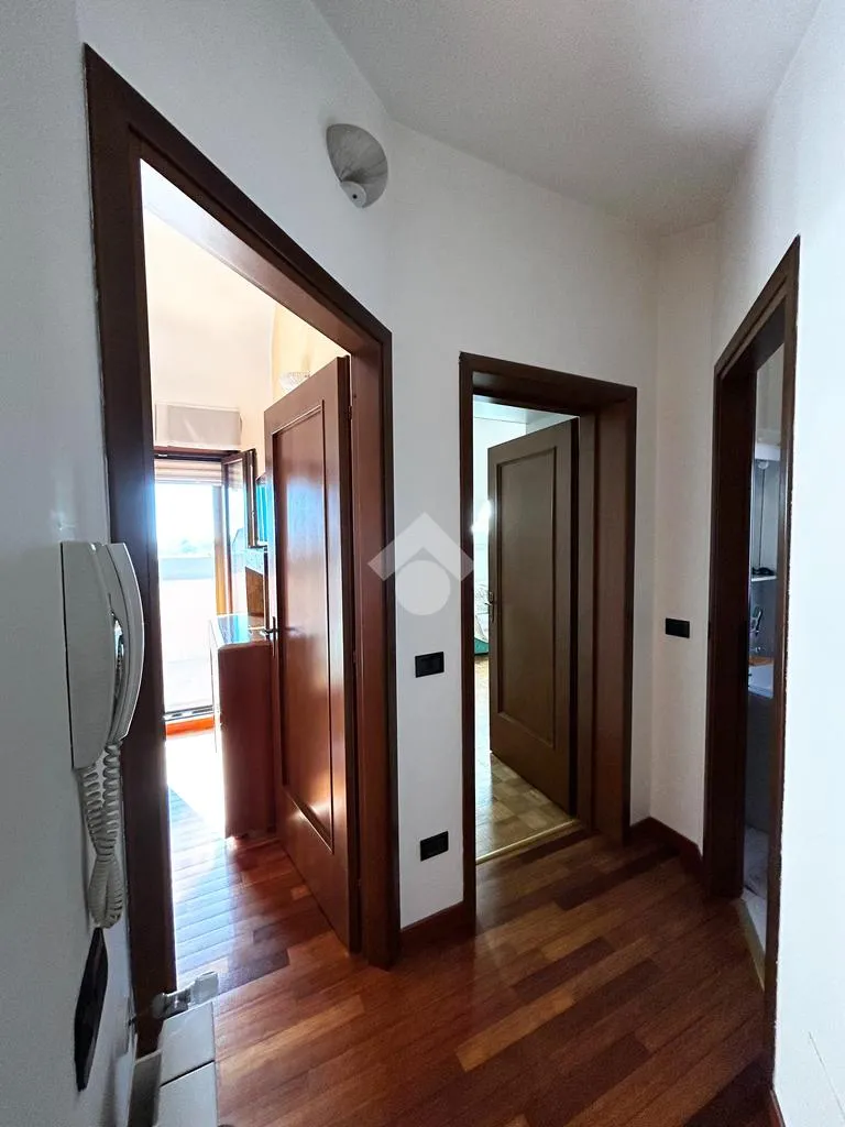 Entrée - Four-Room Apartment with Pool in Settimo Milanese