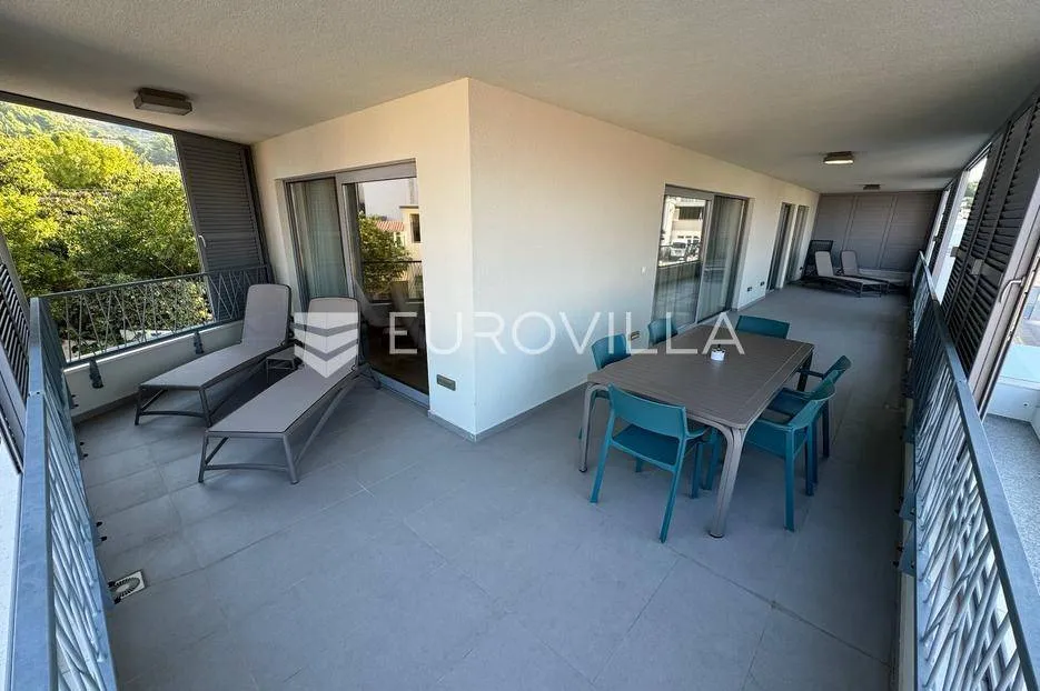 Balcone - Three-Bedroom Apartment with Terrace in Baška Voda