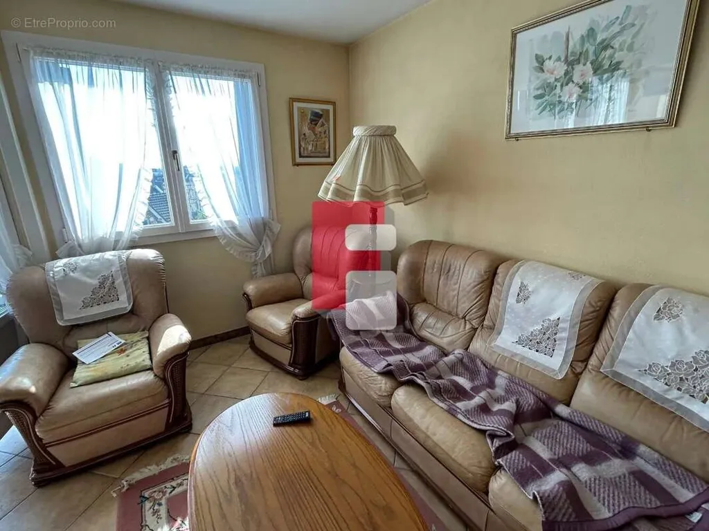 Living Room - Apartment with Balcony in Sainte-Savine