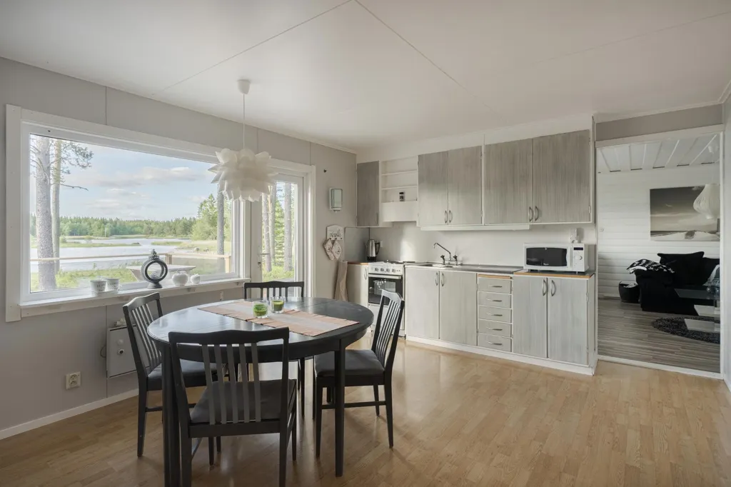 Dining Room - Cottage with Water View near Coast