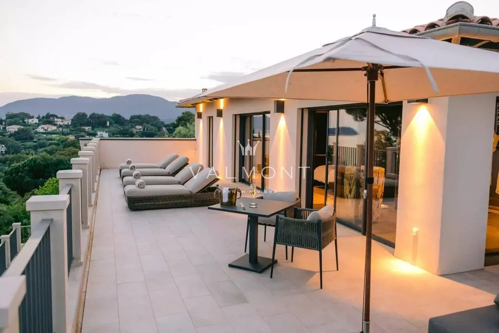 Terrace - Luxury Villa with Pool in La Croix-Valmer