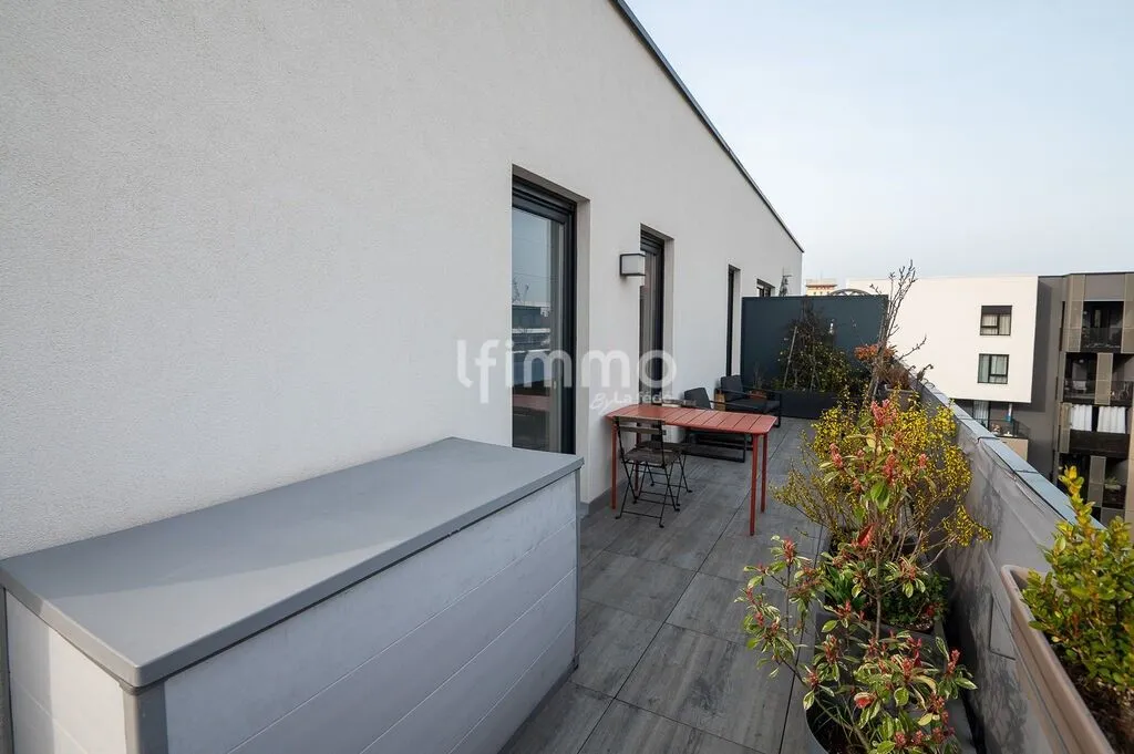 Terrace - Attic Apartment with Large Terrace in Schiltigheim