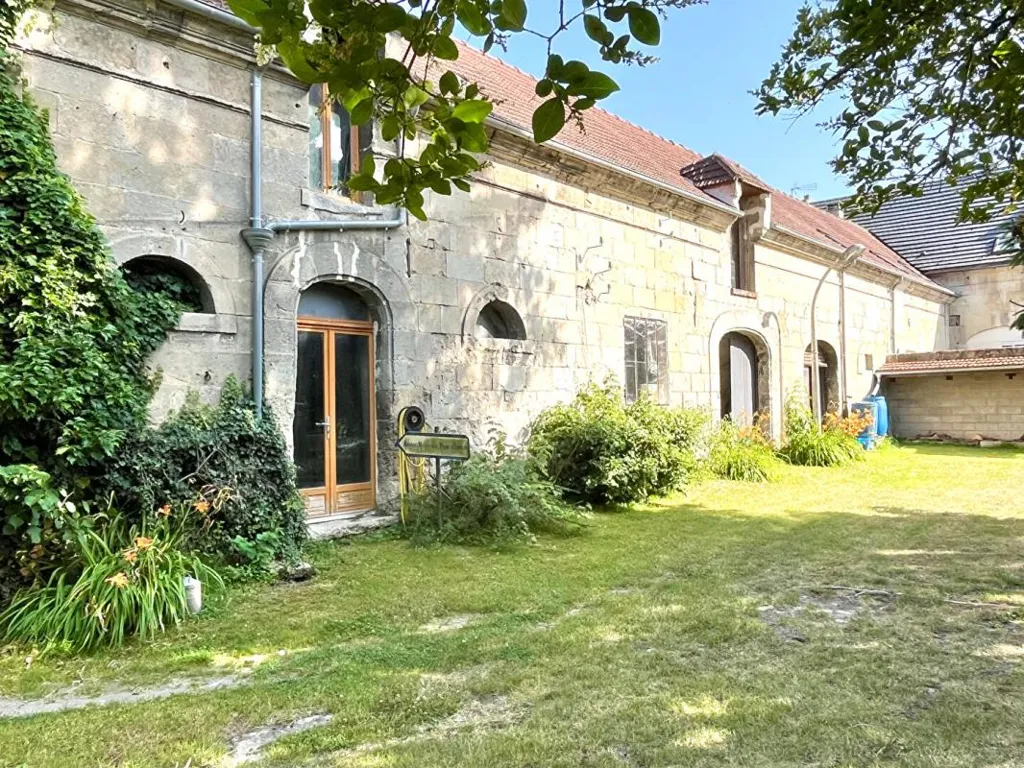Jardin - Longère en Pierre avec Dépendances à la Campagne