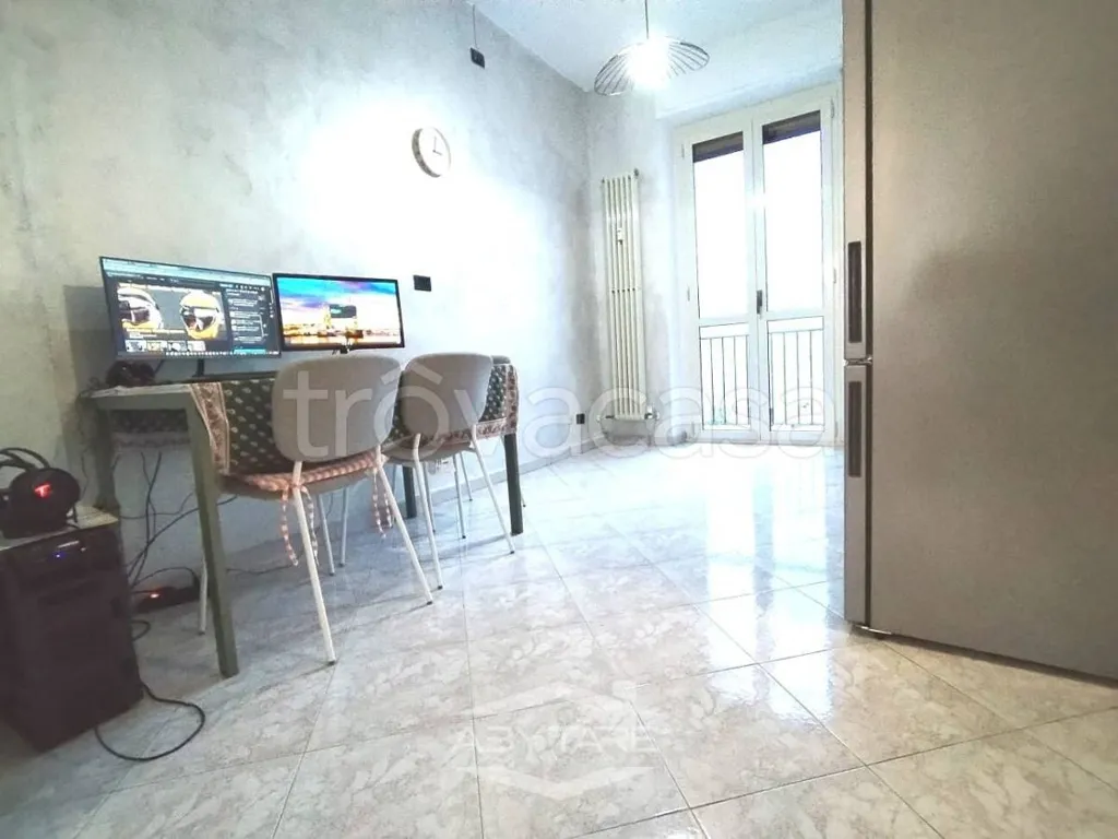 Kabinet - Rusticated Flat with Balcony in Turin