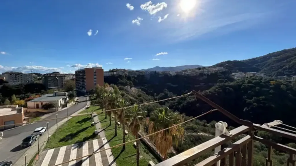 Balcon - Spacious Apartment with Panoramic View in Rossano