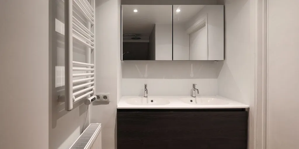 Salles de bain - Maison Future-Proof avec Piscine à Mortsel
