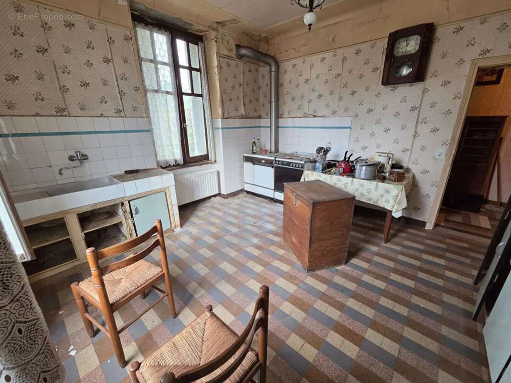 Cuisine - Maison à Rénover avec Jardin au Cœur de Bugeat