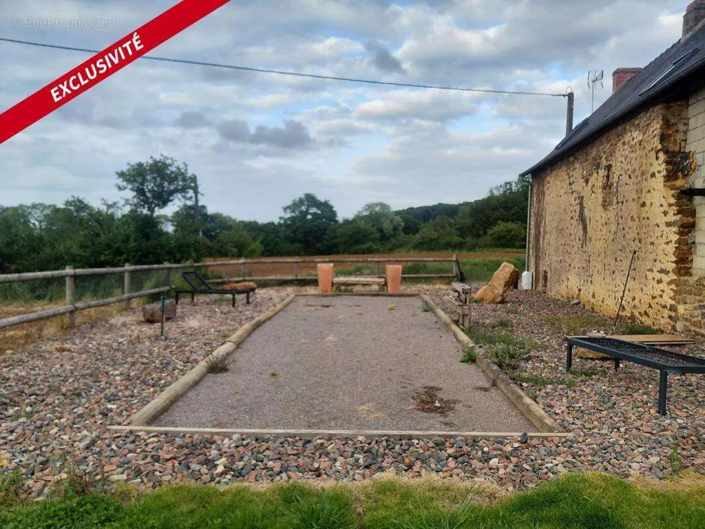 Aed - 5-toaline maja asukohas Fresnay-Sur-Sarthe