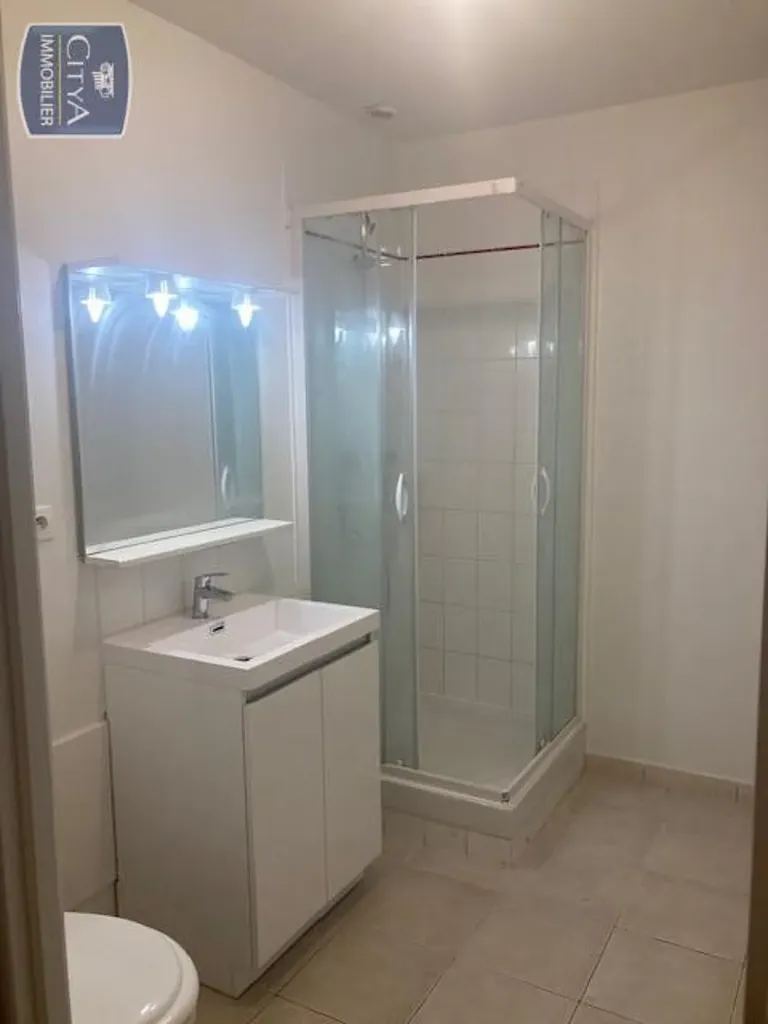 Salles de bain - Maison 5 Pièces avec Garage à Buxerolles