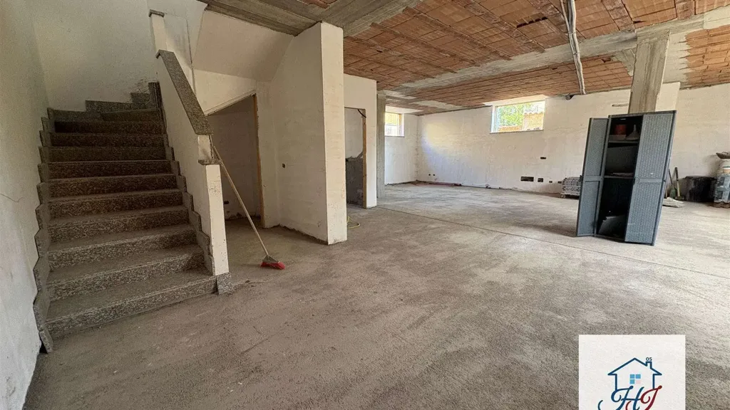 Garage - Bifamiliar Villa with Hobby Room in Anzio