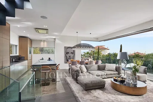 Séjour - Villa Contemporaine avec Vue Panoramique à Antibes