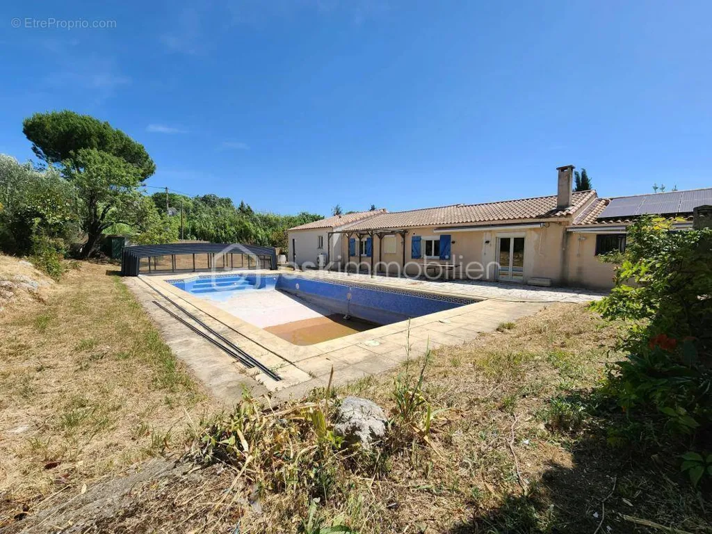 Bassein - Property with Pool and Garage in Tourbes