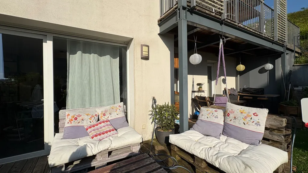 Terrasse - Appartement en Rez-de-Jardin avec Terrasse à Mures