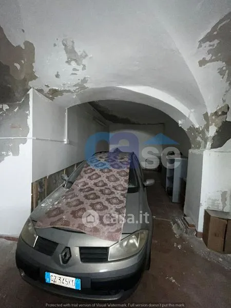 Garaaž - Independent 3-Level Apartment in Regalbuto