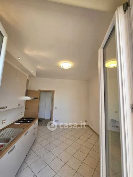 Cucina - Monolocale con balcone in zona semicentrale a Piacenza