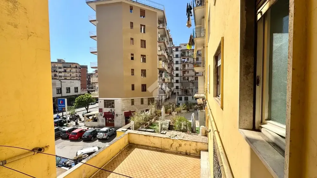 Balcone - Apartment with Balcony in Naples