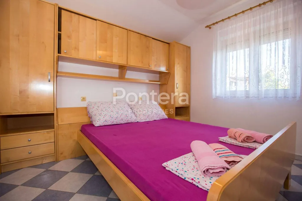 Magamistoad - Large Apartment House with Private Garden in Rab