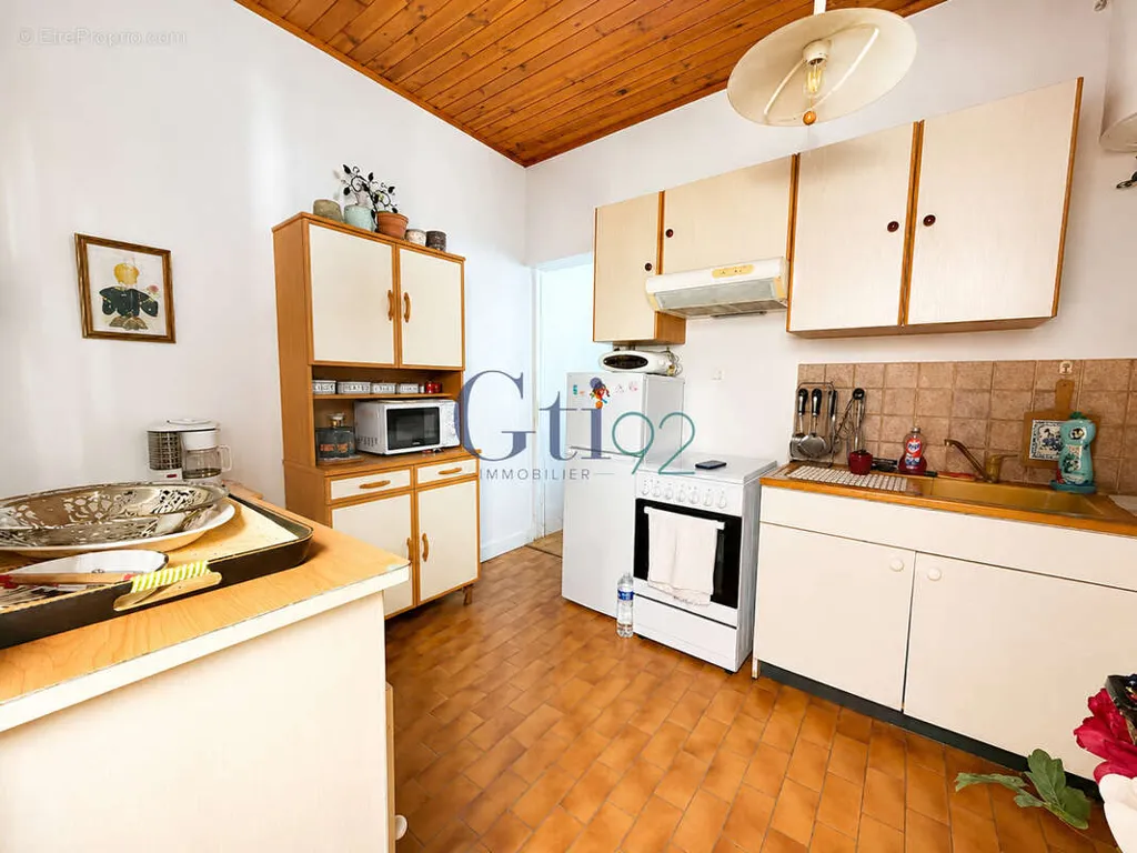 Kitchen - Studio in Green Setting near Clamart Wood