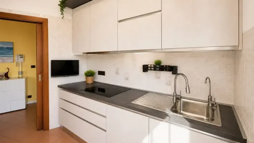 Köök - Bright Trilocale with Balcony in Milan