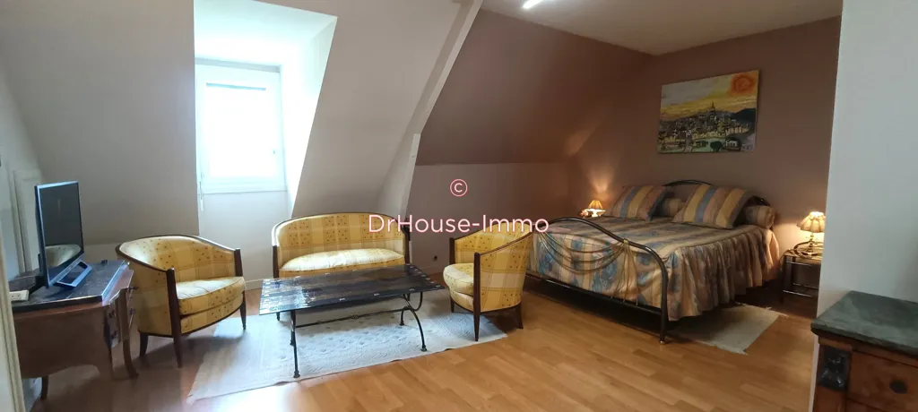 Magamistoad - Spacious House with Landscaped Garden in Quiet Setting