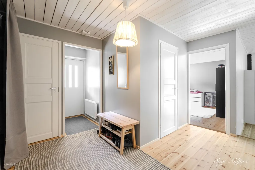 Entrée - Renovated Detached House with Sauna in Lohjan Immula