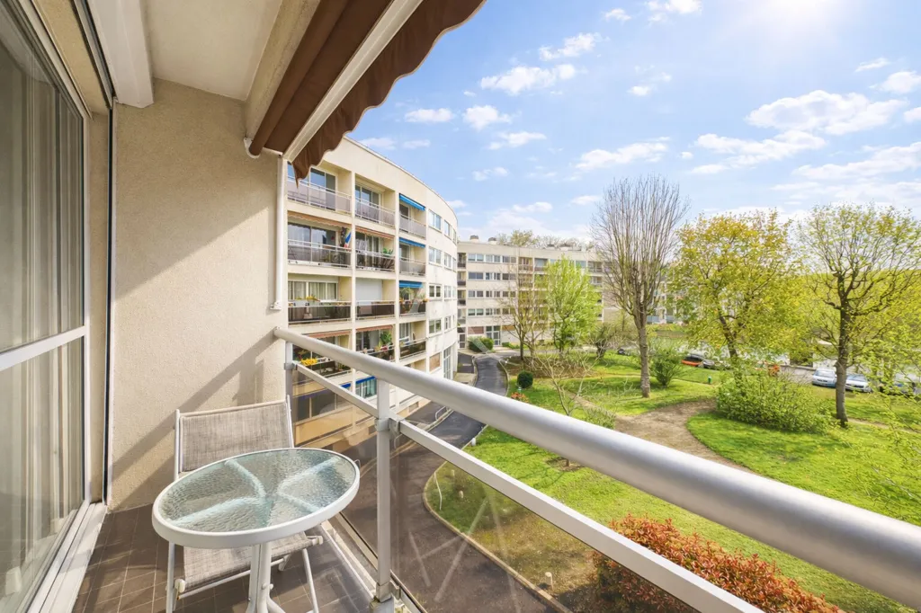 Rõdu - Apartment with Balcony in Créteil
