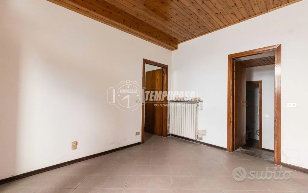 Pièces - Duplex with Commercial Space in Oggiono