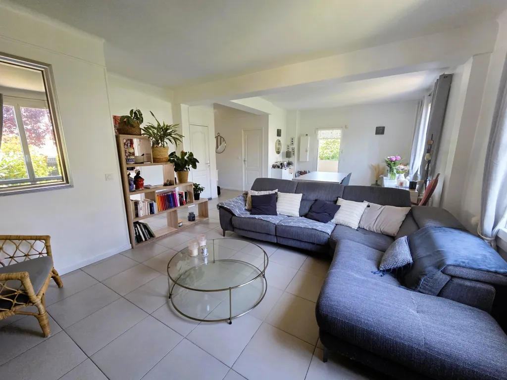 Séjour - Maison Individuelle avec Hauteurs de Plafond à Savigny-sur-Orge
