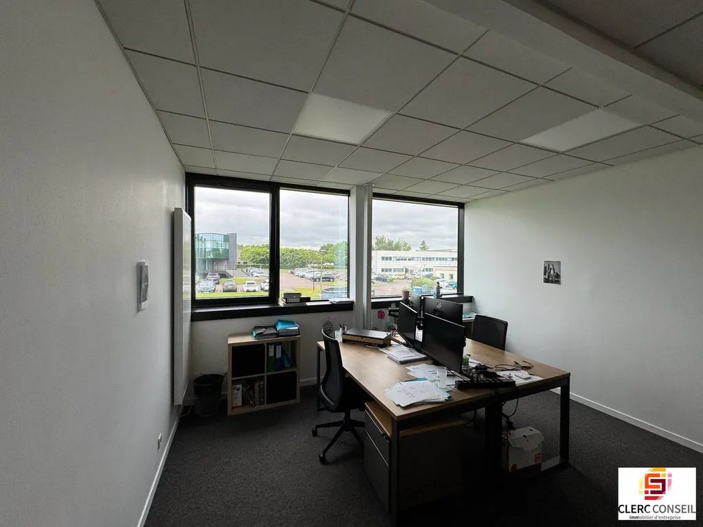 Bureau - Immeuble de Bureaux avec Parking à Mont-Saint-Aignan