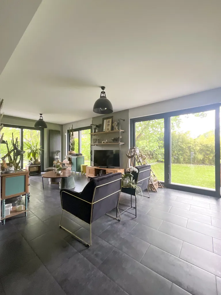 Séjour - Maison avec Terrasses et Bureaux à Chéreng