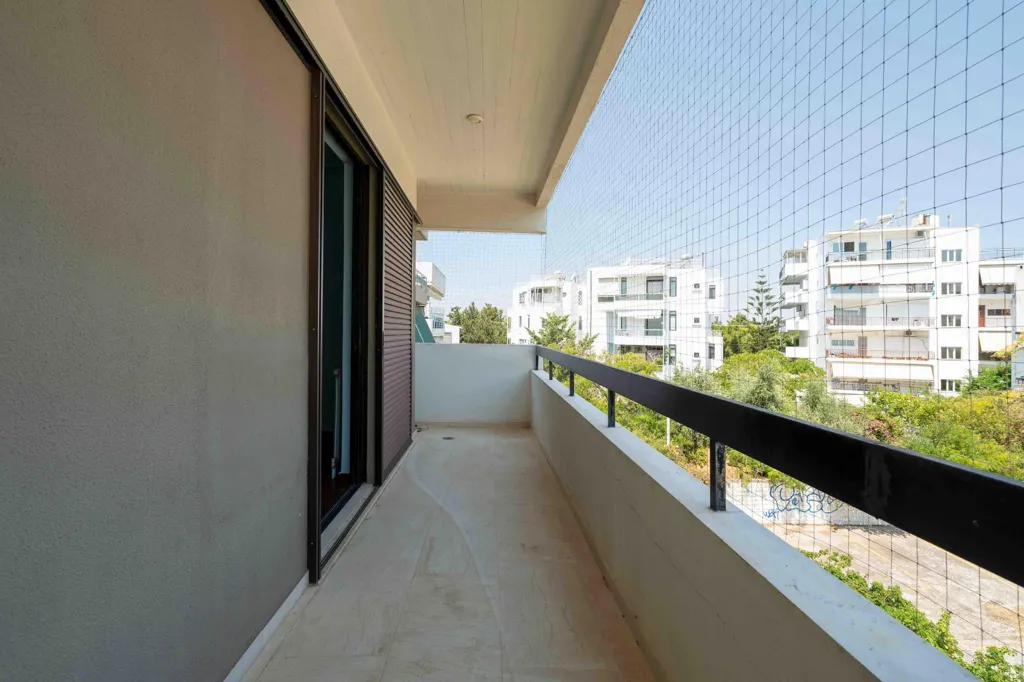 Rõdu - Top Floor Apartment with Panoramic Views near Glyfada Golf